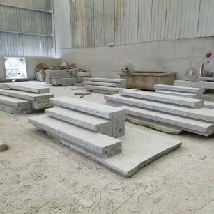 潮州 整石台阶（大面火烧+侧面自然面），出货前厂内拼装