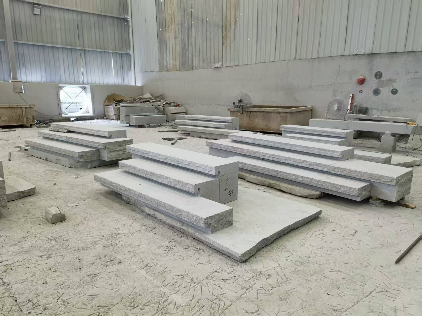 潮州 整石台阶（大面火烧+侧面自然面），出货前厂内拼装
