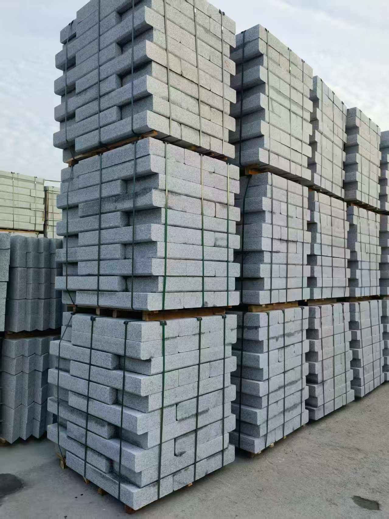 潮州 路沿石（路侧石），颜色一致，尺寸标准