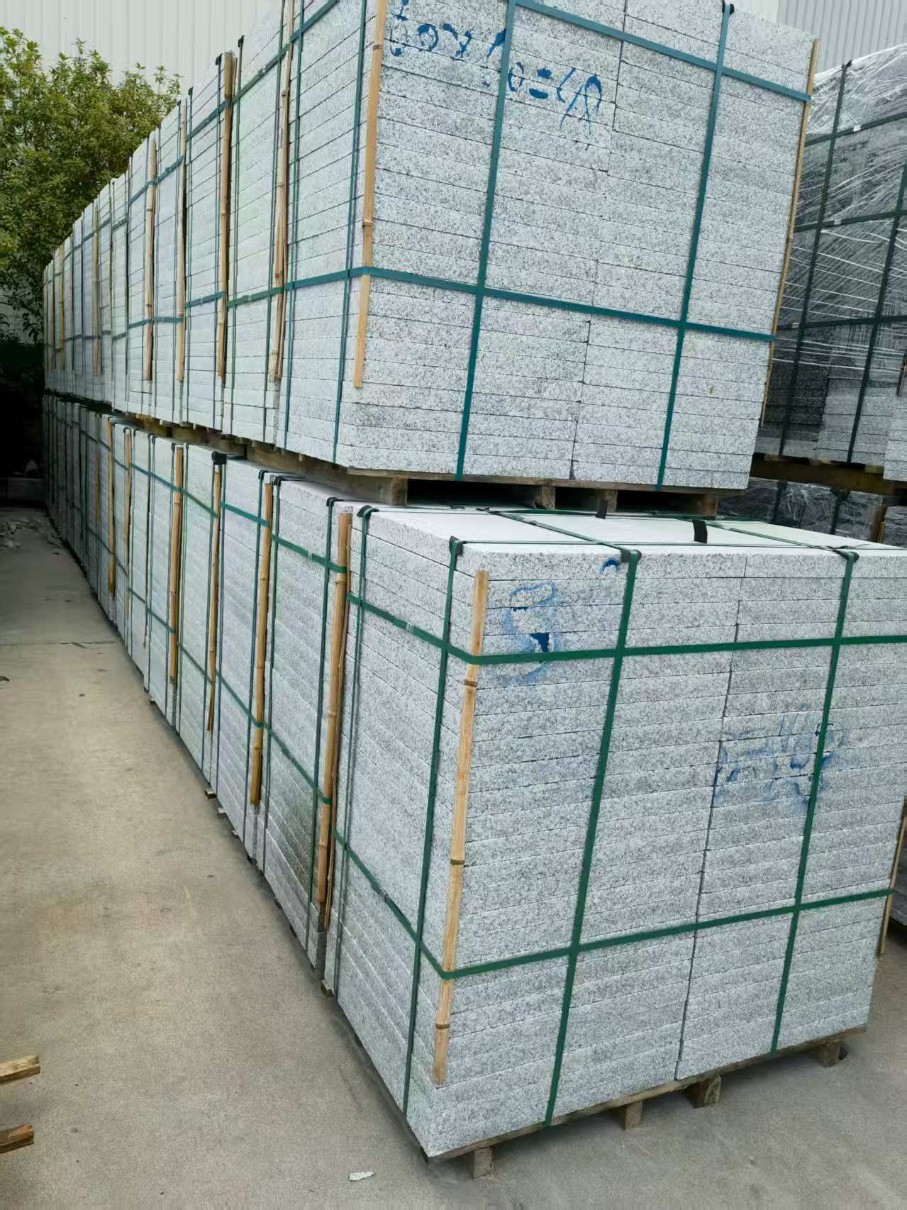 潮州 大花芙蓉白火烧成品，市政园林广场地铺石