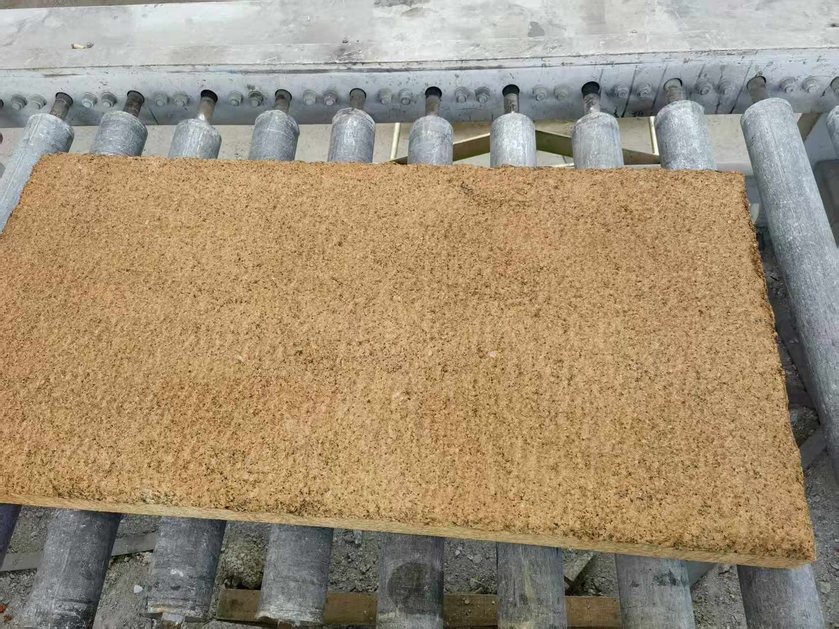 潮州 菠萝面老石板，做旧仿古石，流水线生产加工