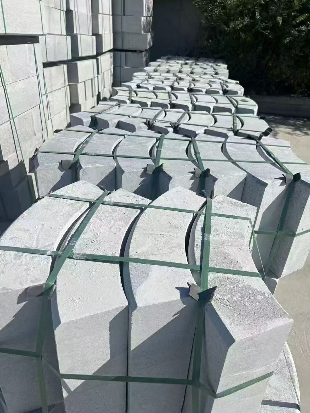 潮州 芝麻灰弧形路沿石