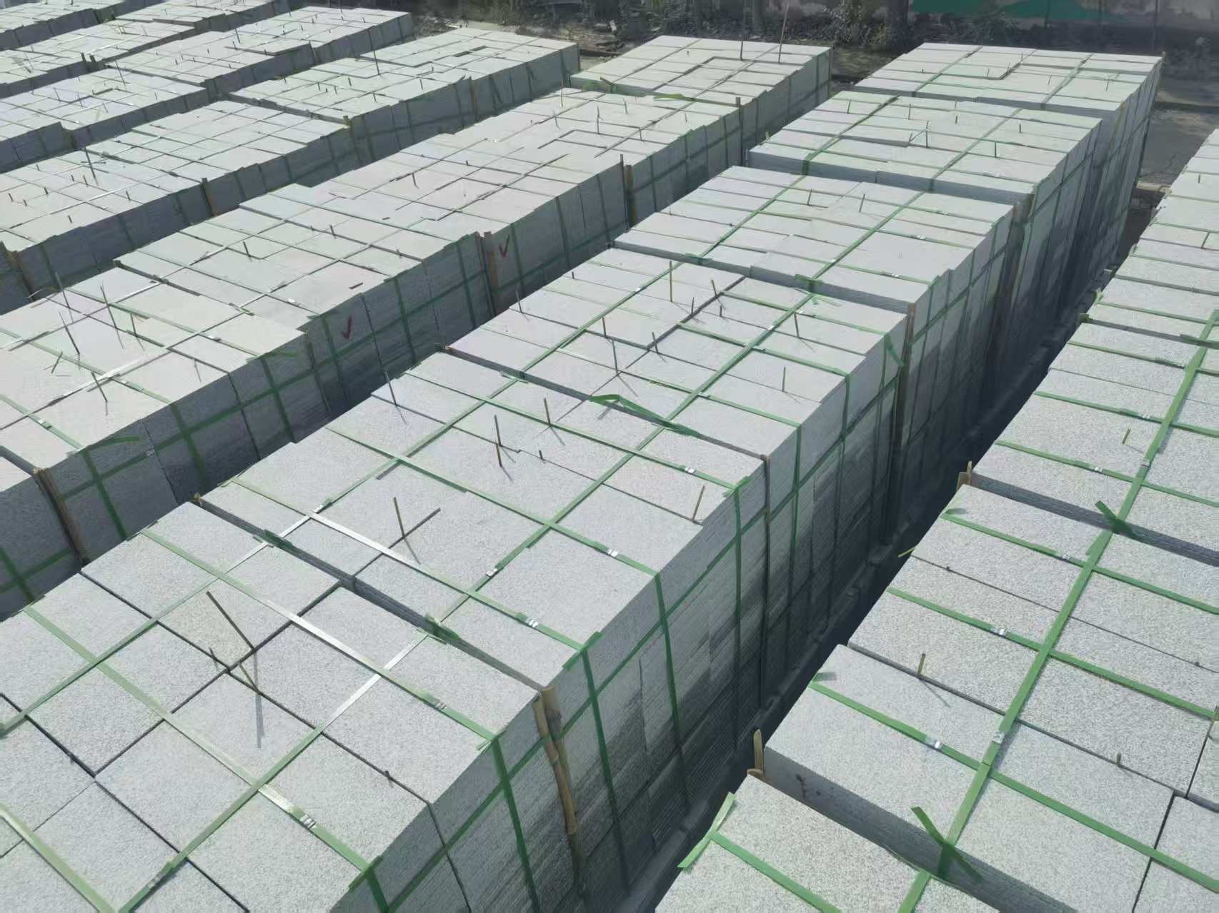 潮州 芝麻白1.8公分火烧300*600地铺，清仓大甩卖