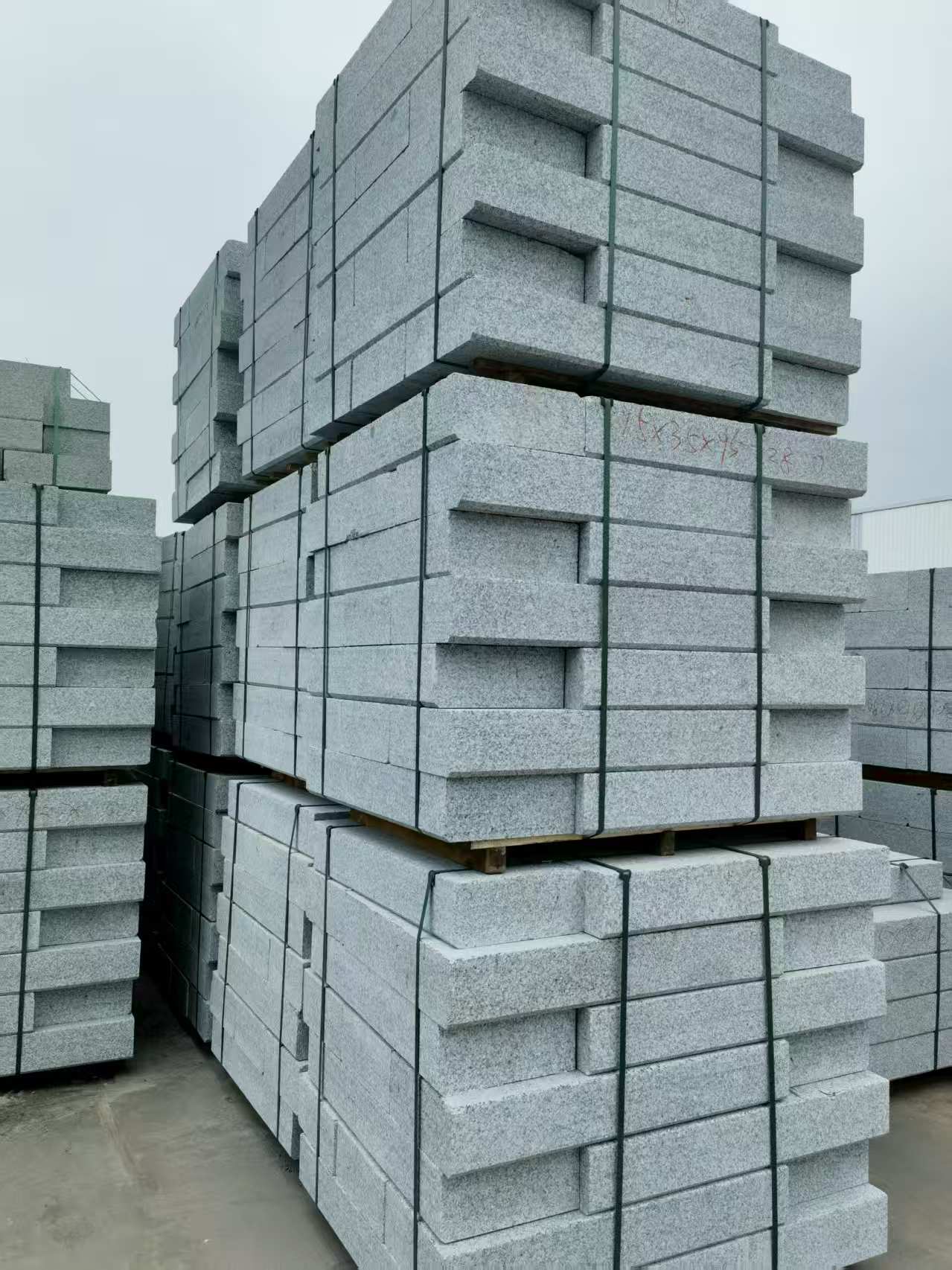 潮州 路沿石，板板正正的路沿石